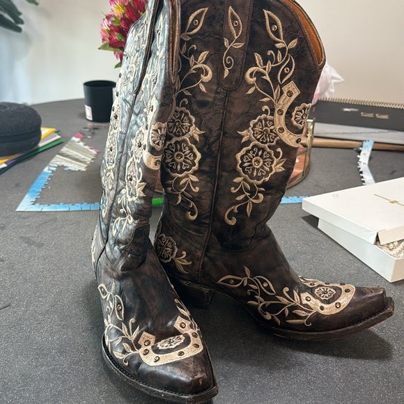 Old Gringo Cowgirl boots. Real leather. Originally $400. - Picture 2 of 4
